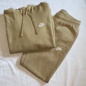 Nike Sportswear Club Fleece: Women’s Pullover Hoodie & Pants Set